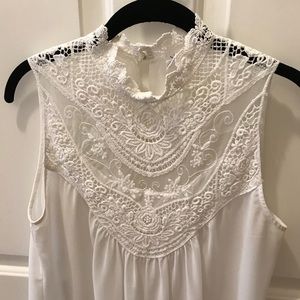 🎉Last chance! White Sleeveless Lace Top🎉